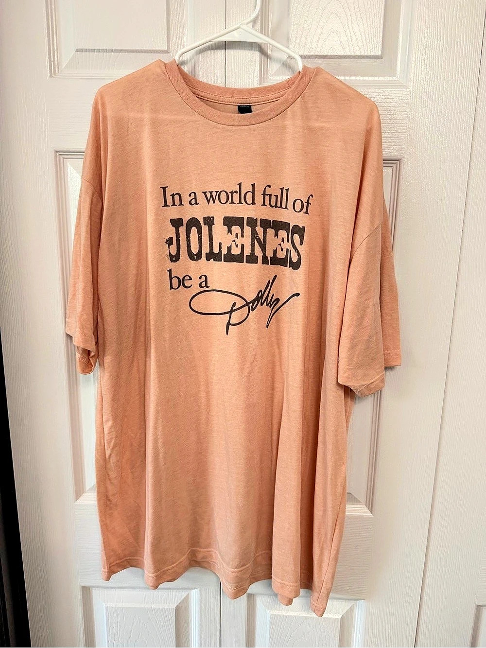 Tilted “In a world full of JOLENES be a Dolly” Graphic Short Sleeve Tee in Orang